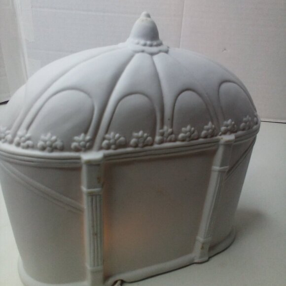 Vintage Porcelain Ceramic Nativity Scene Light Up White Christmas 8" - Picture 8 of 13